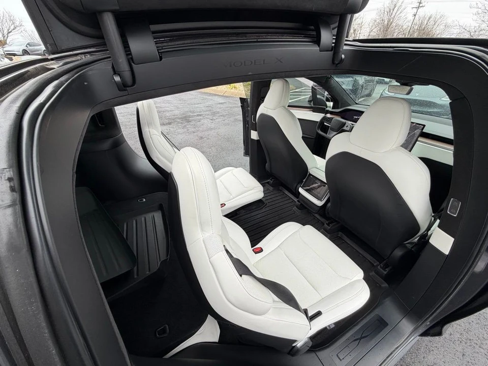 2022 Tesla Model X - Image 12 of 15
