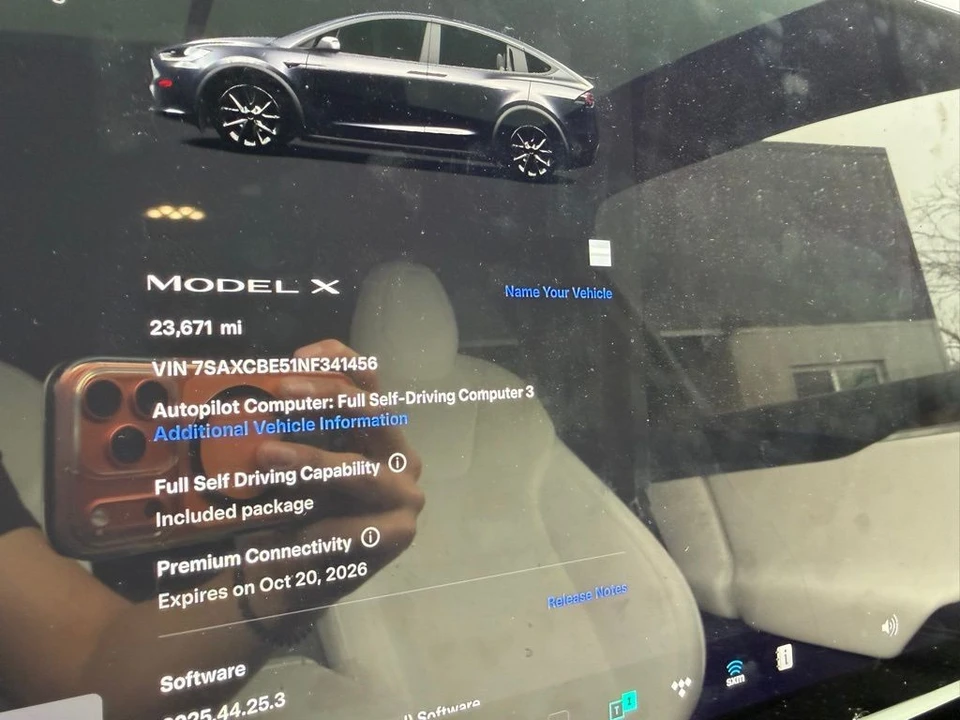 2022 Tesla Model X - Image 15 of 15