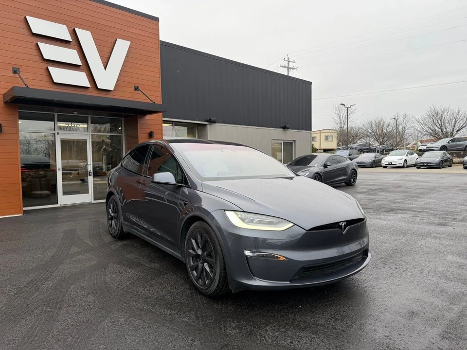 2022 Tesla Model X - Image 2 of 15