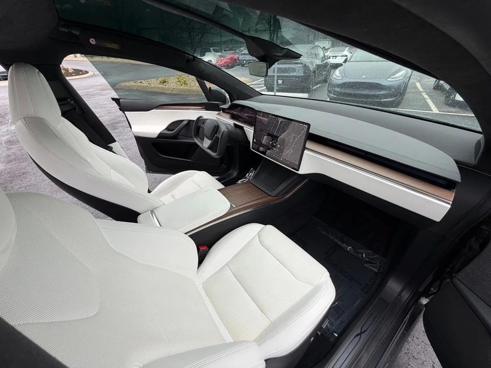 2022 Tesla Model X - Image 14 of 15