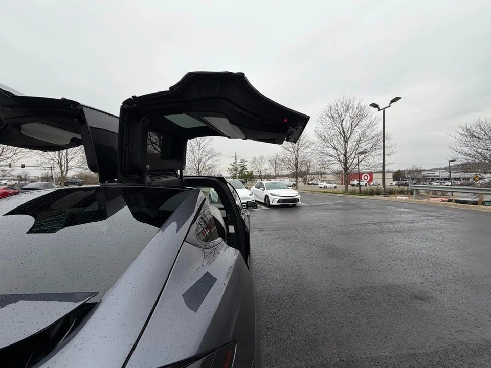 2022 Tesla Model X - Image 11 of 15