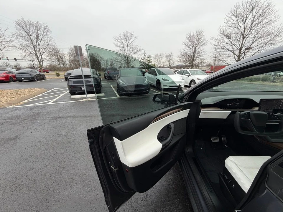 2022 Tesla Model X - Image 7 of 15