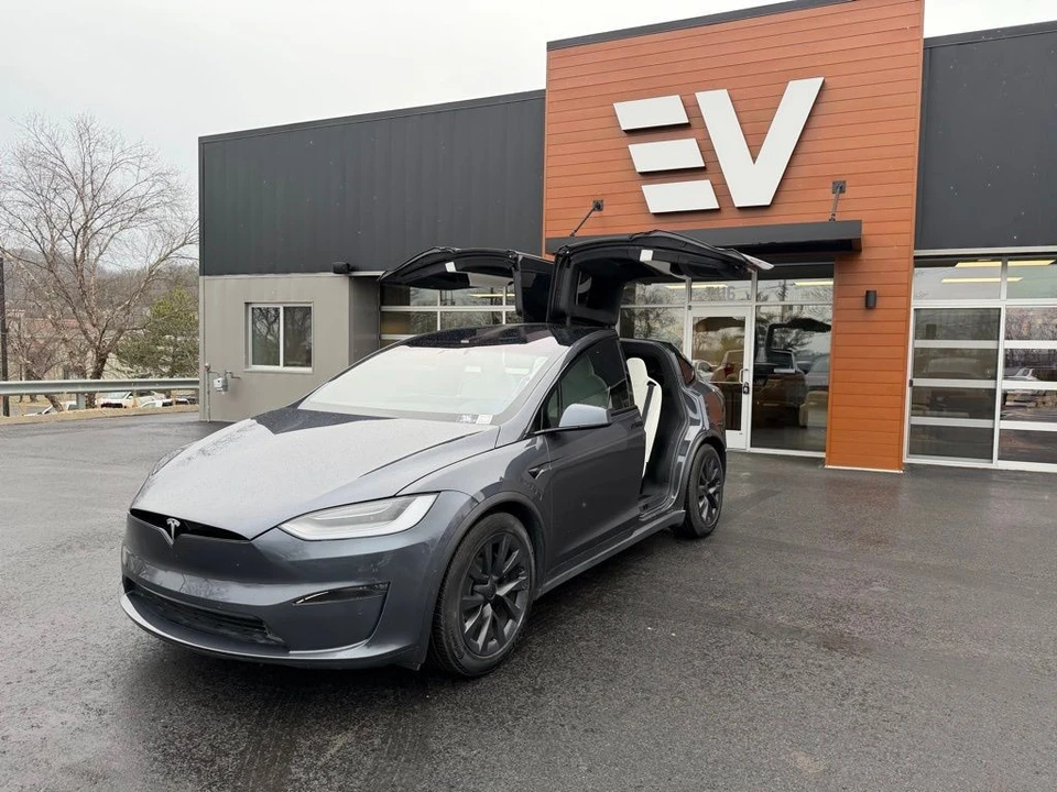 2022 Tesla Model X - Image 3 of 15