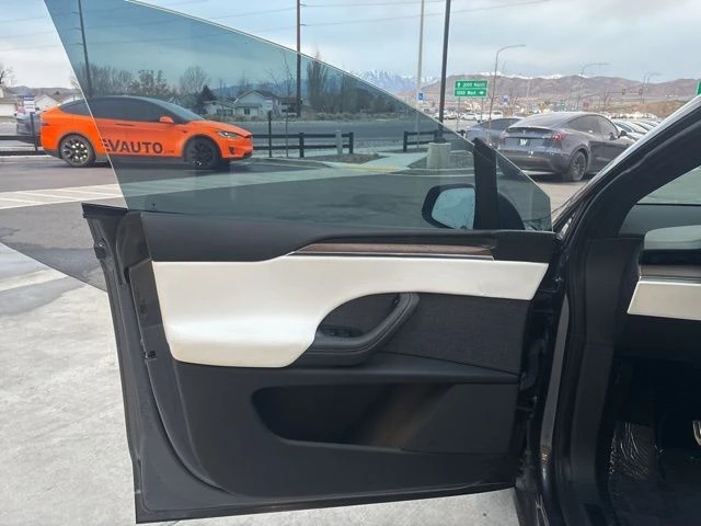 2022 Tesla Model X - Image 11 of 21