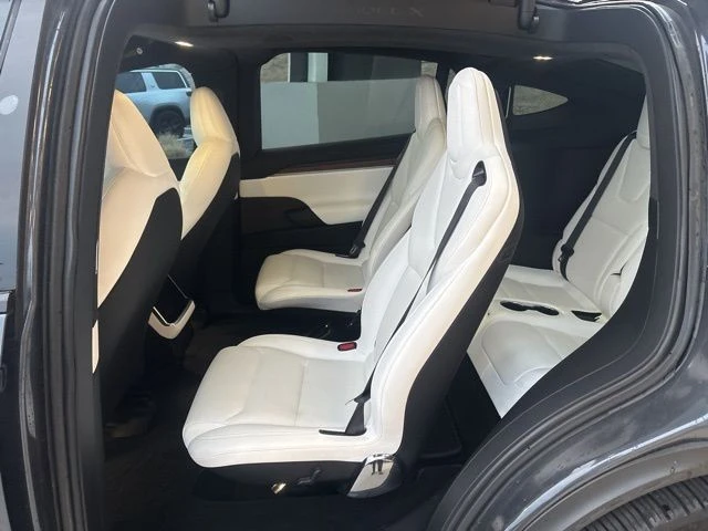2022 Tesla Model X - Image 16 of 21