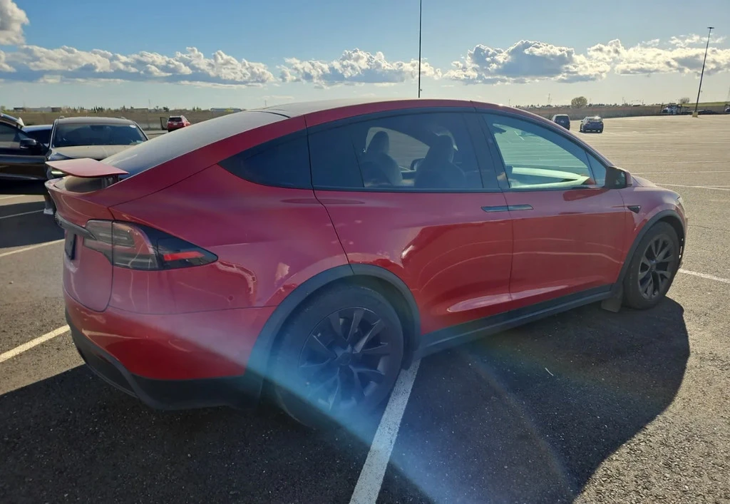 2022 Tesla Model X - Image 2 of 10