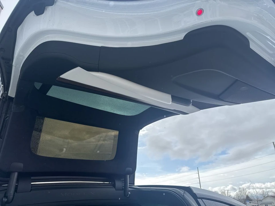2022 Tesla Model X - Image 19 of 21