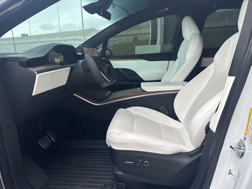 2022 Tesla Model X - Image 12 of 21