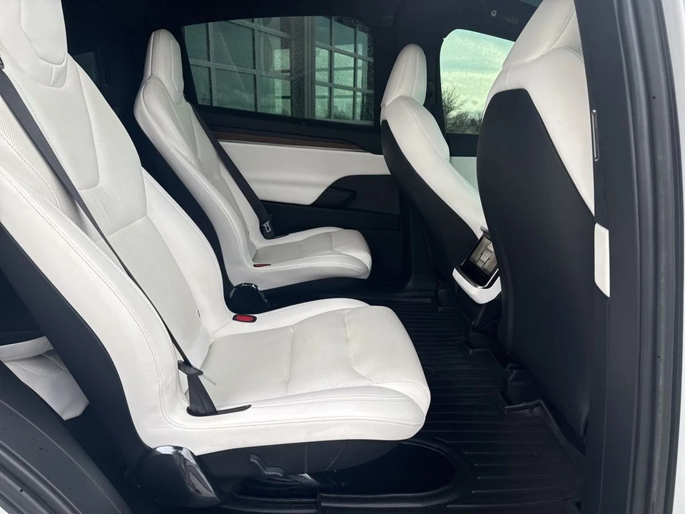2022 Tesla Model X - Image 20 of 21