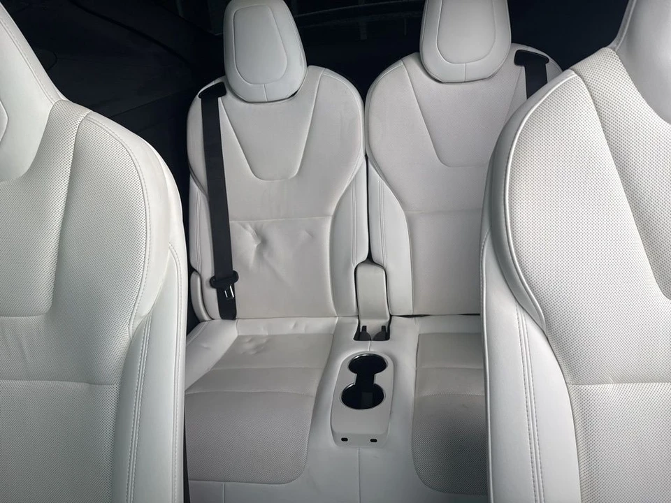 2022 Tesla Model X - Image 16 of 21