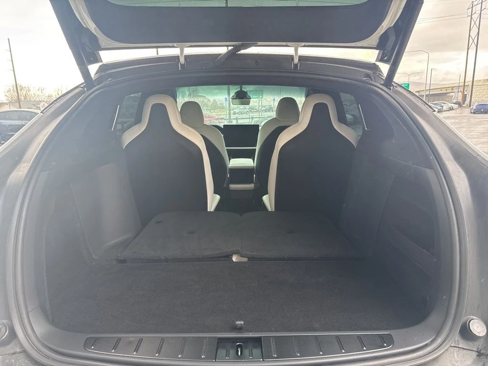 2022 Tesla Model X - Image 18 of 21