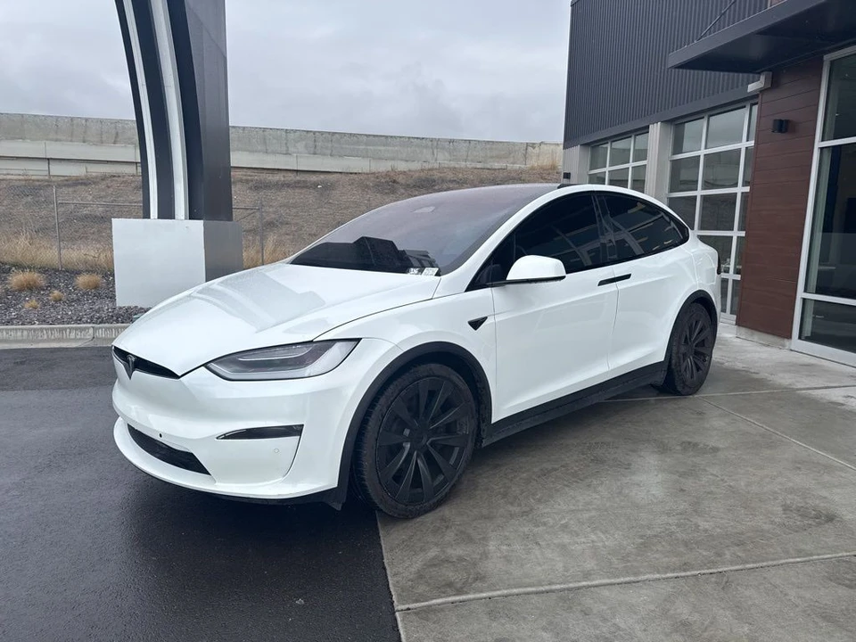 2022 Tesla Model X - Image 4 of 21
