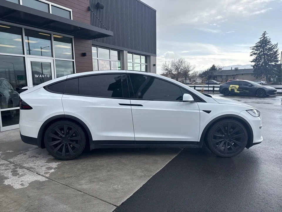 2022 Tesla Model X - Image 8 of 21