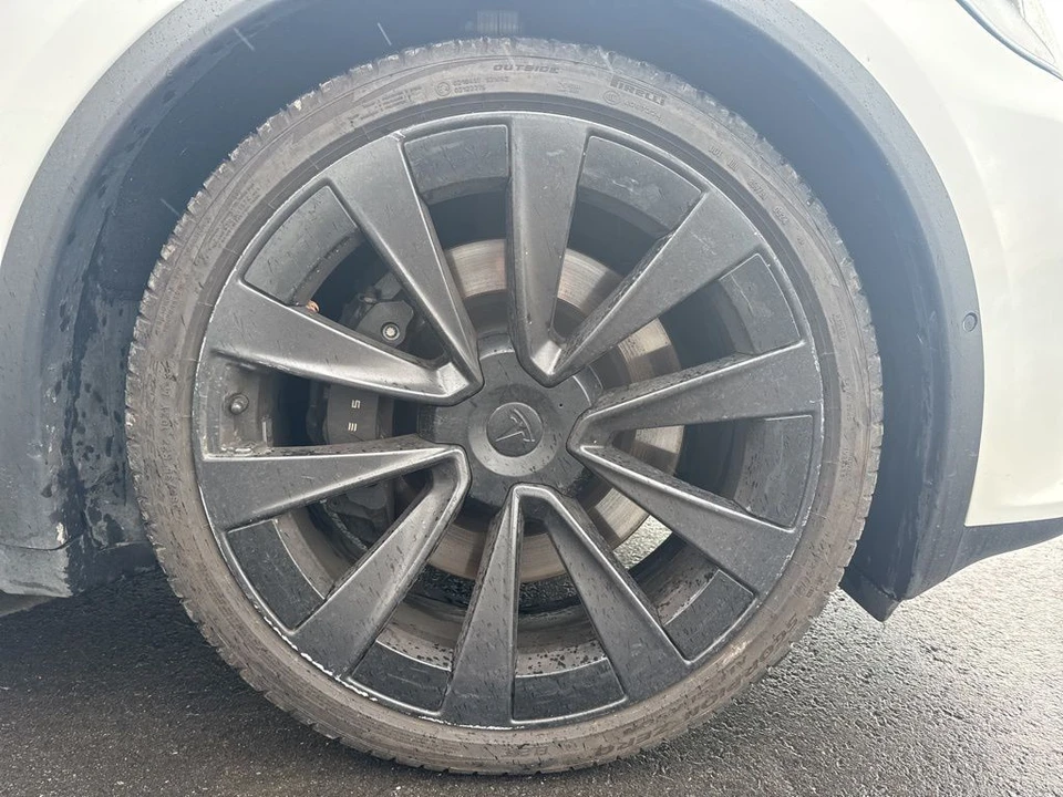 2022 Tesla Model X - Image 9 of 21