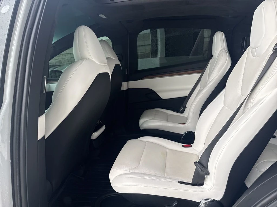 2022 Tesla Model X - Image 15 of 21