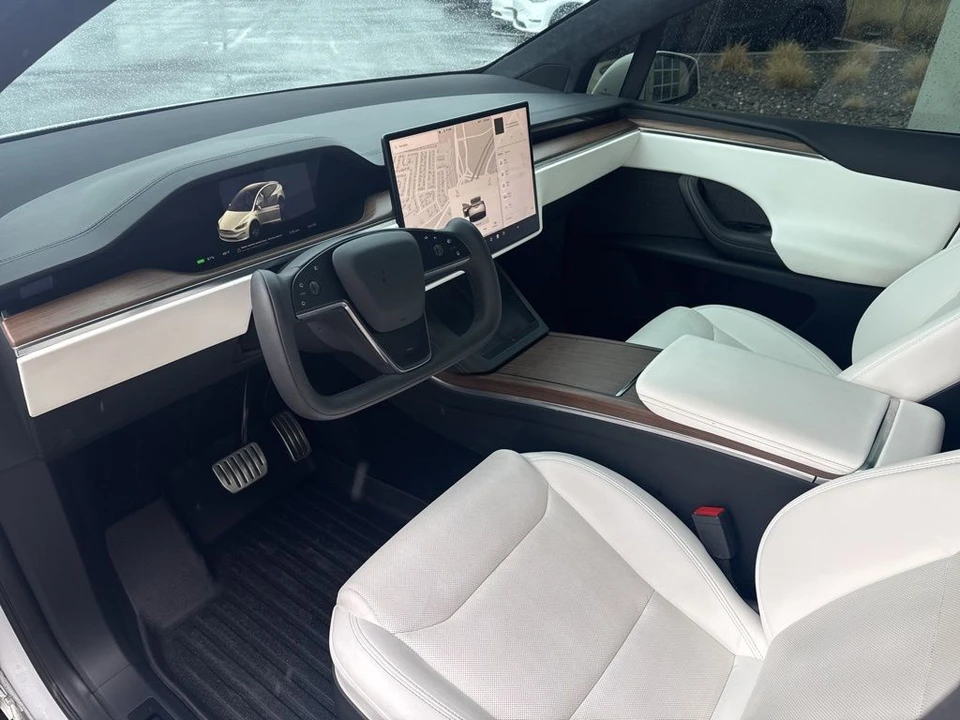 2022 Tesla Model X - Image 11 of 21