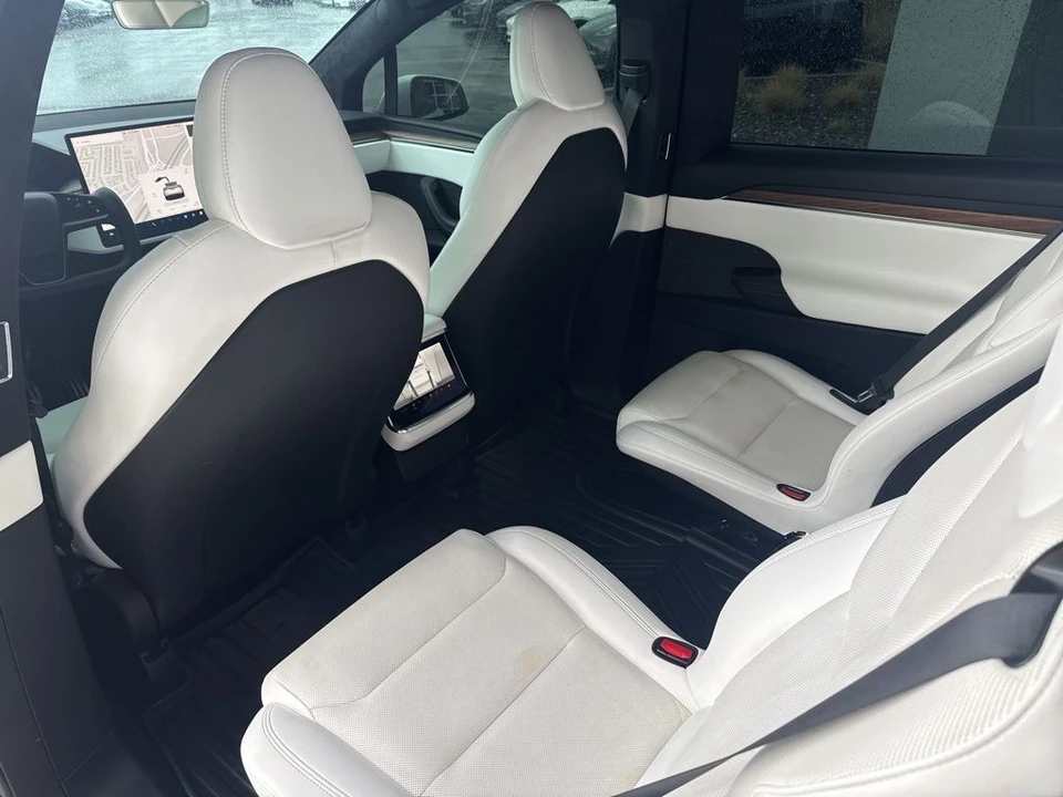 2022 Tesla Model X - Image 14 of 21