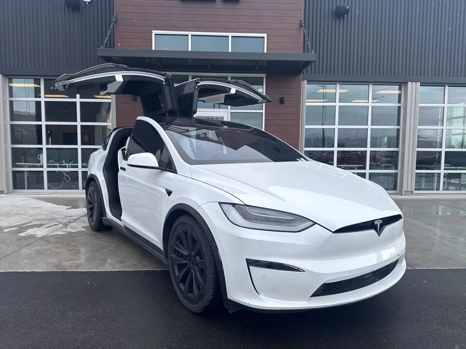 2022 Tesla Model X - Image 2 of 21