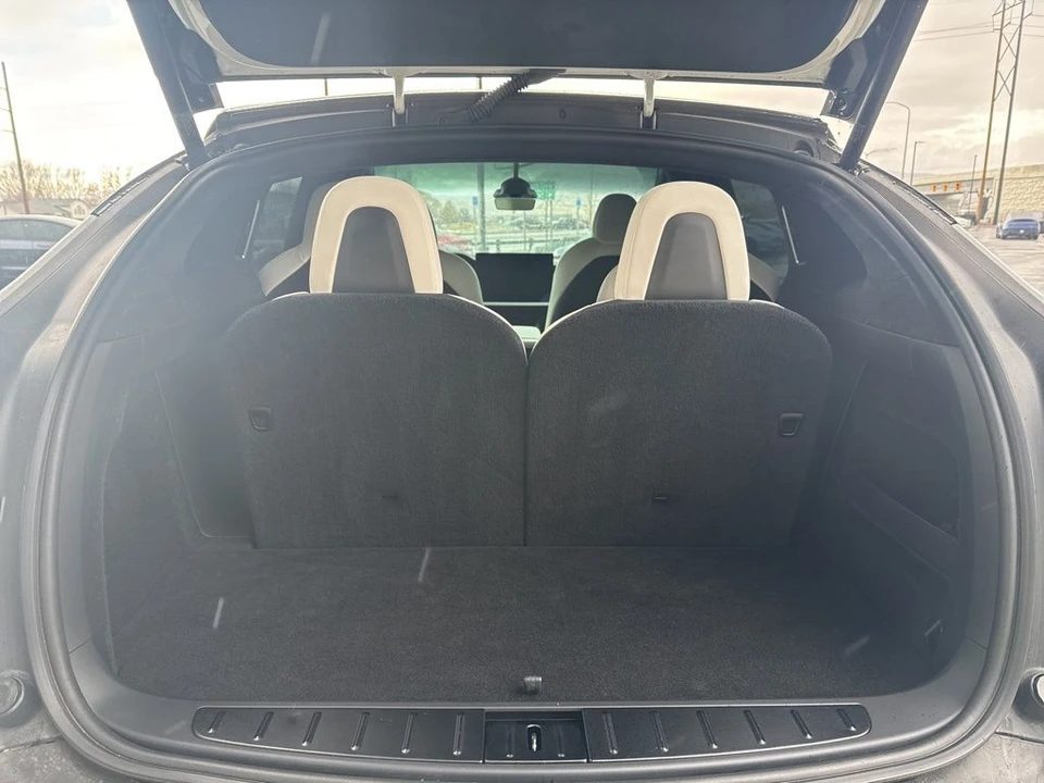 2022 Tesla Model X - Image 17 of 21