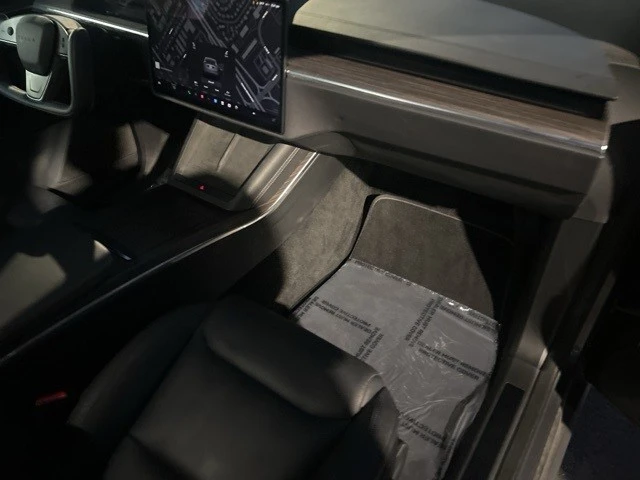 2022 Tesla Model X - Image 18 of 21