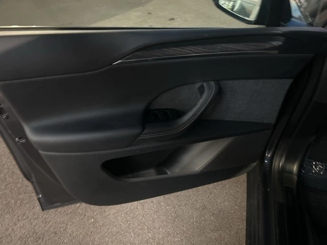 2022 Tesla Model X - Image 11 of 21