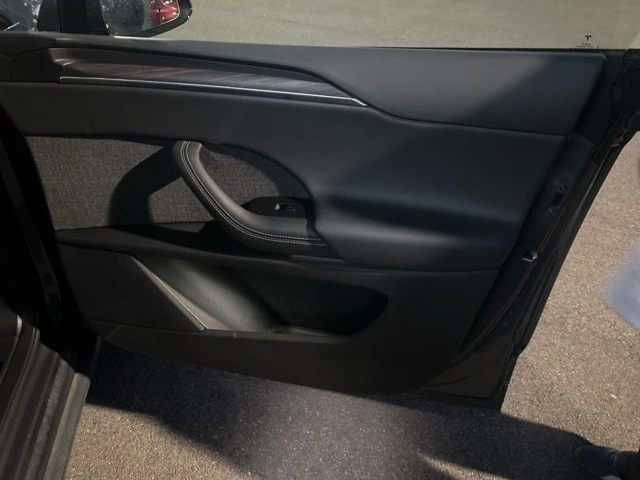 2022 Tesla Model X - Image 17 of 21