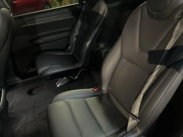 2022 Tesla Model X - Image 15 of 21