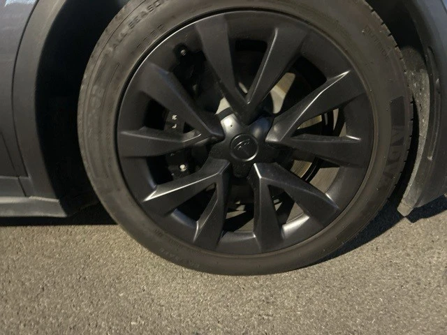 2022 Tesla Model X - Image 10 of 21