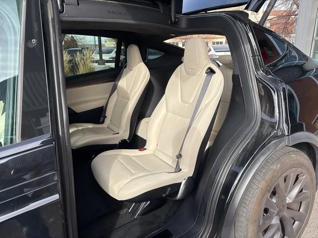 2022 Tesla Model X - Image 16 of 21
