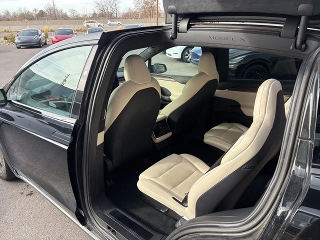 2022 Tesla Model X - Image 17 of 21