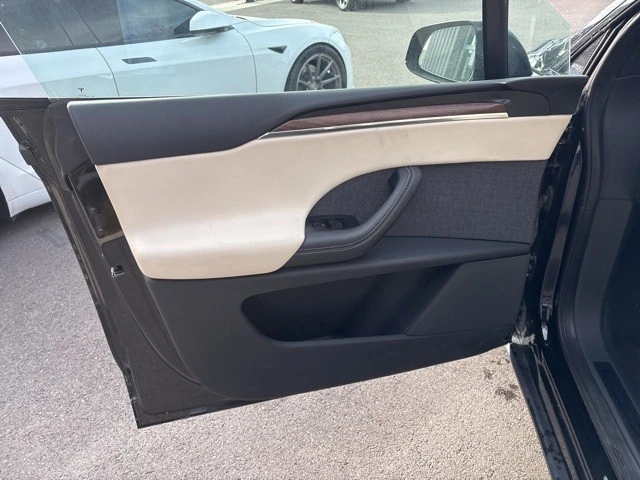 2022 Tesla Model X - Image 11 of 21