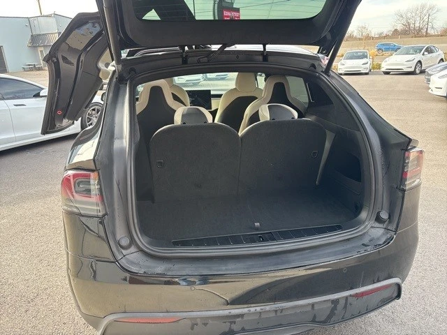 2022 Tesla Model X - Image 19 of 21