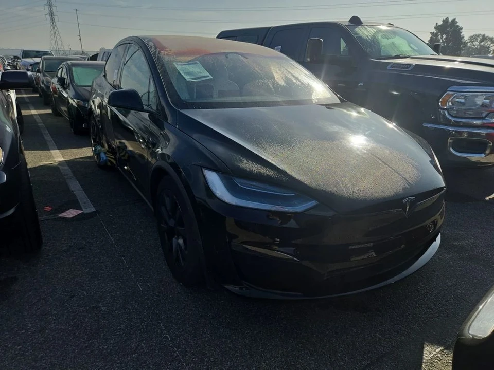 2022 Tesla Model X - Image 2 of 7