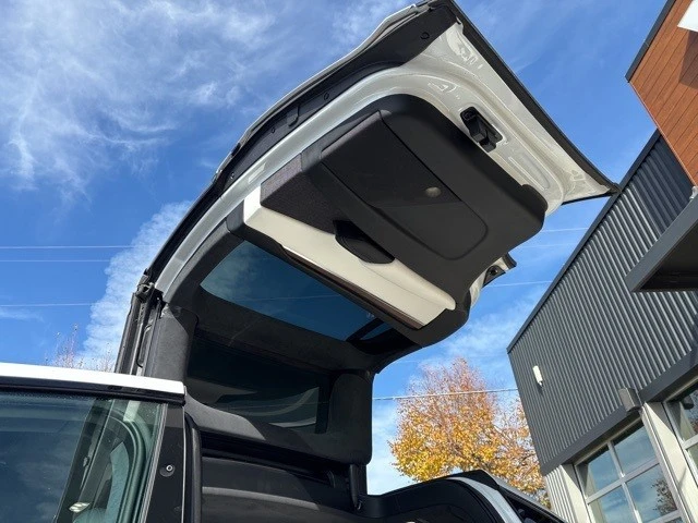2022 Tesla Model X - Image 18 of 21