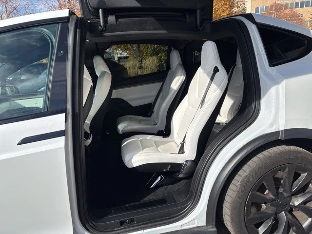 2022 Tesla Model X - Image 15 of 21