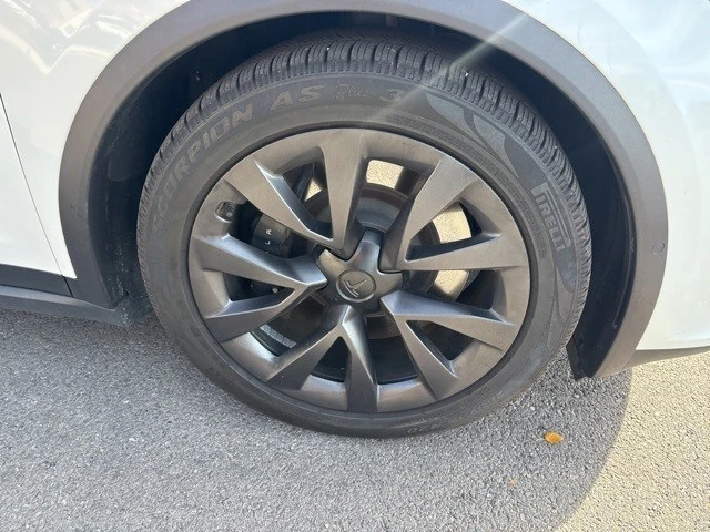 2022 Tesla Model X - Image 10 of 21