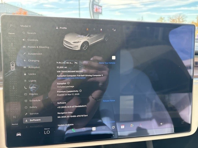 2022 Tesla Model X - Image 14 of 21