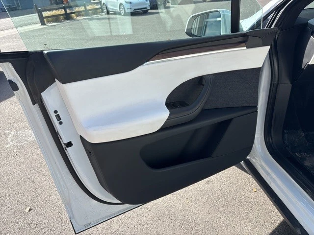 2022 Tesla Model X - Image 11 of 21