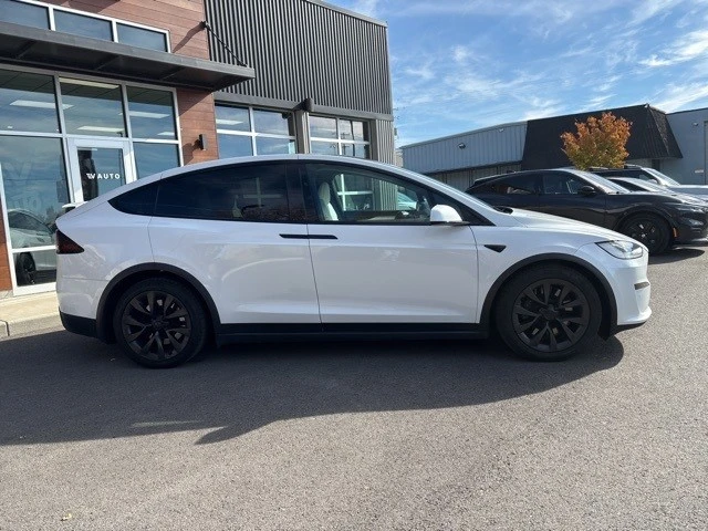 2022 Tesla Model X - Image 9 of 21