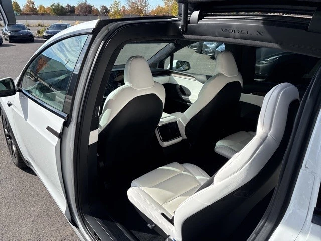 2022 Tesla Model X - Image 16 of 21