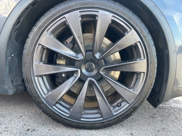 2022 Tesla Model X - Image 11 of 21