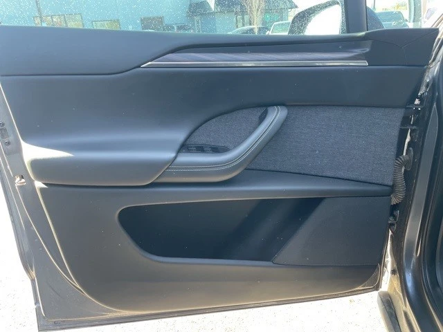 2022 Tesla Model X - Image 11 of 21