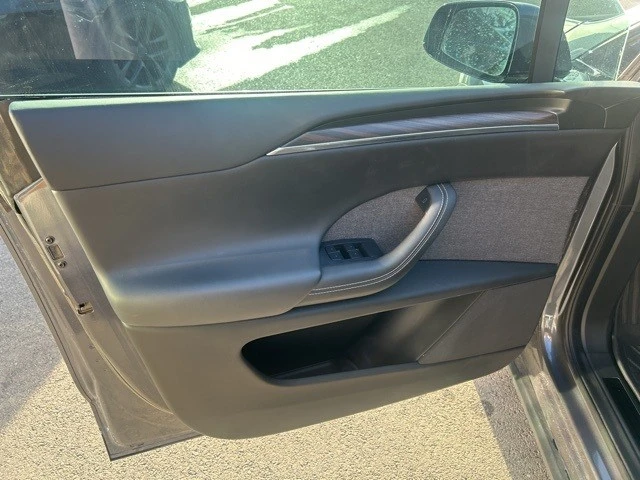 2022 Tesla Model X - Image 11 of 21