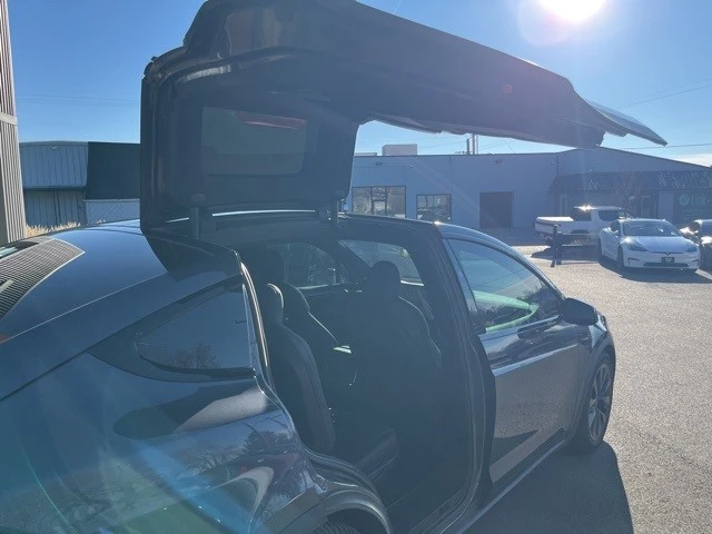 2022 Tesla Model X - Image 15 of 21