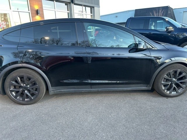 2022 Tesla Model X - Image 9 of 21