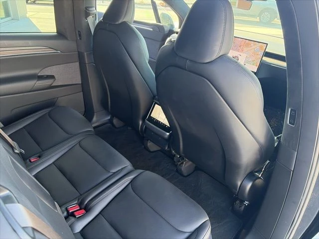 2022 Tesla Model X - Image 15 of 21
