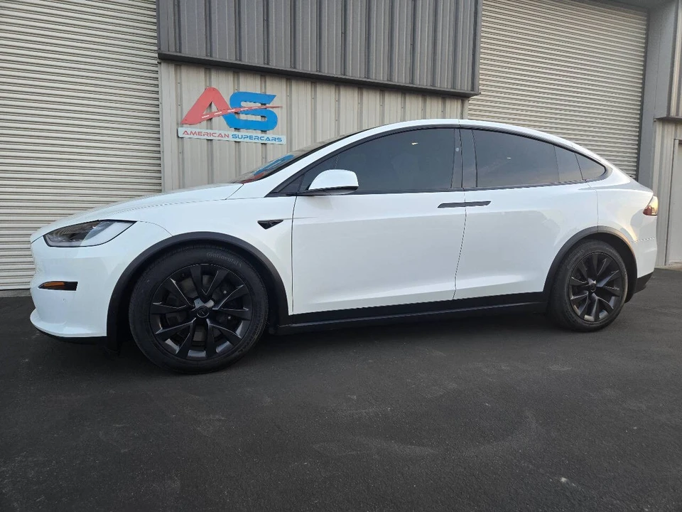 2022 Tesla Model X - Image 2 of 21