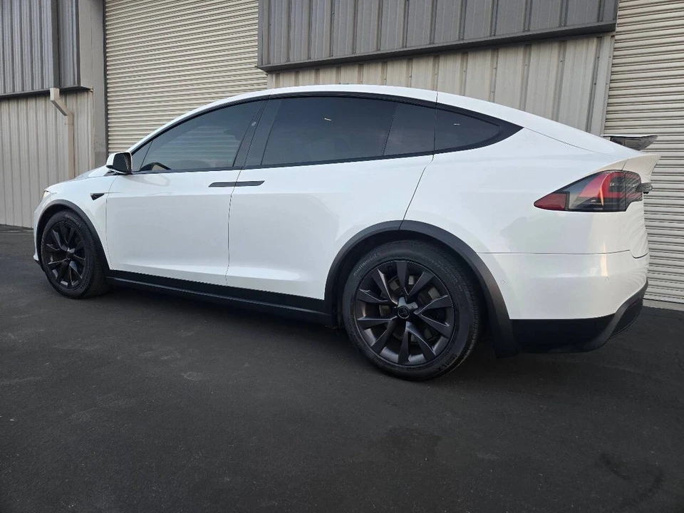2022 Tesla Model X - Image 4 of 21