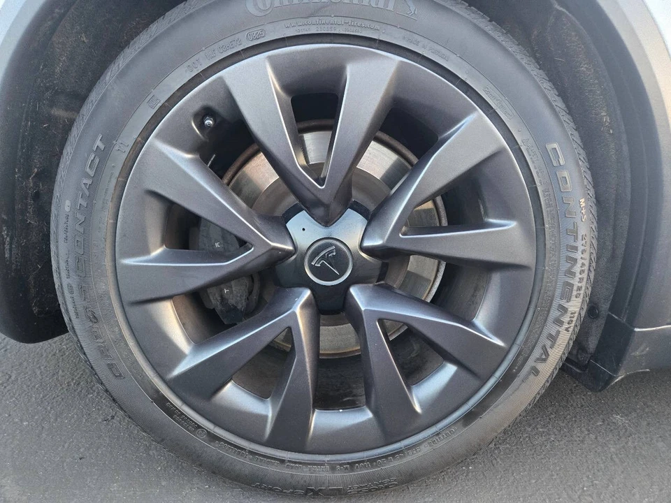 2022 Tesla Model X - Image 17 of 21