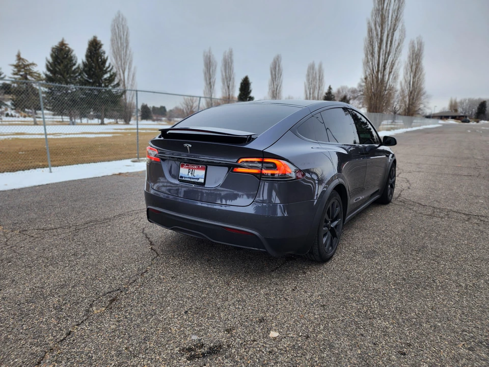 2022 Tesla Model X - Image 14 of 31